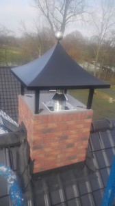 Prefab schoorsteen geplaatst